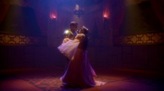 Lady Betty and Sir Henry (Christopher Gorham) share an intimate moment deep within Bettys mind.