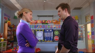 Daniel (Eric Mabius) visits Molly (Sarah Lafleur) at her job but doesn't get to participate in show and tell.
