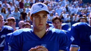 Second string quarterback Jon "Mox" Moxon (James Van Der Beek) has opportunity and a pigskin placed in his hands when the New Canaan Coyotes' star gets injured.