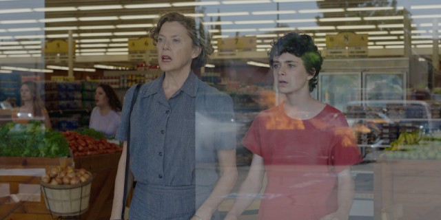 Dorothea (Annette Bening) and Jamie (Lucas Jade Zumann) see a car catch fire in the parking lot of a grocery store.