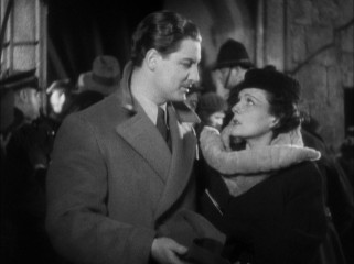 At a chaotic London music hall where shots have just been fired, Annabella Smith (Lucie Mannheim) convinces Richard Hannay (Robert Donat) to let her go home with him.