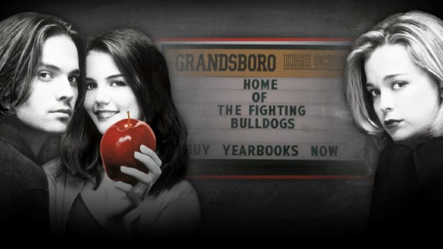 The Teaching Mrs. Tingle Blu-ray menu plays clips amidst the three members (Barry Watson, Katie Holmes, Marisa Coughlan) of Grandsboro High School's Class of 1999.