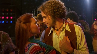 Hyde (Danny Masterson) shares a dance with Donna (Laura Prepon) in "That Disco Episode."