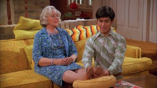 Grandma Bernice Forman (Marion Ross) gets a foot massage from Fez (Wilmer Valderrama).