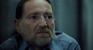 Okla (Willie Nelson) gets a jail visit from his former protιgι, Frank.