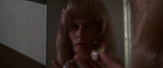 The big heist requires Lightfoot (Jeff Bridges) to dress in drag.