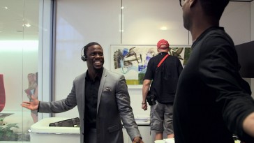 Kevin Hart wows writer-director-co-star Chris Rock in "The Making of 'Top Five.'"
