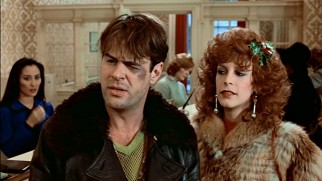 Louis Winthorpe III's (Dan Aykroyd) sudden fall from respected businessman to bum is cushioned by Ophelia (Jamie Lee Curtis), a financially savvy hooker with a heart of gold.