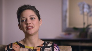 Marion Cotillard uses perfect English in her interview.