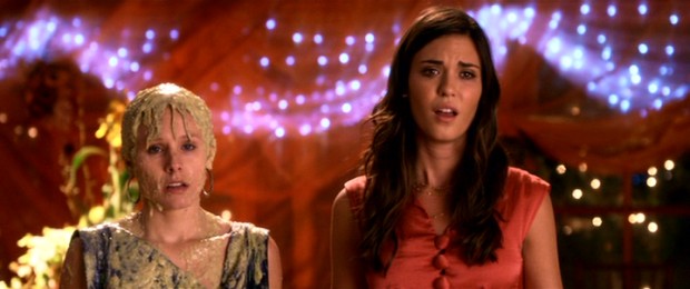 Clearly, Marni (Kristen Bell) and Joanna (Odette Yustman) have a ways to go before making peace.