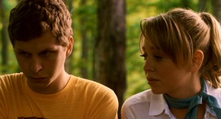 Sixteen-year-old Nick Twisp (Michael Cera) experiences embarrassment, jealousy, and, most of all, attraction during the brief time he spends with Ukiah trailer park resident Sheeni Saunders (Portia Doubleday).