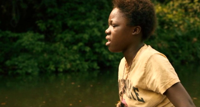 A very pregnant Komona (Rachel Mwanza) returns to her village to give birth and bury her parents.