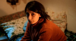 Seher (Nilay Erdonmez) has strong reservations about accepting Nihat's help.