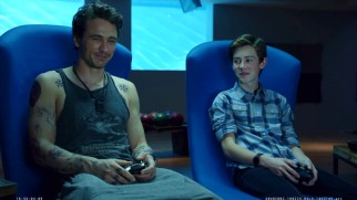 The gag reel shows us James Franco being unable to drink from a can without spilling to the amusement of his young castmate Griffin Gluck.