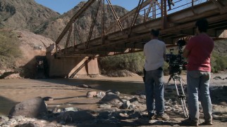 "Wild Shooting" shows us the filming of a car stunt.