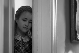 Scenes set in 1927 center on Rose (Millicent Simmonds), a deaf New Jersey girl who runs away to New York to find her actress mother.