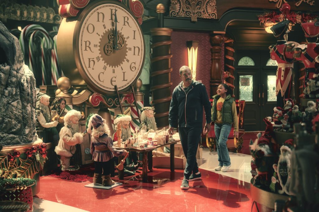 Candy Cane Lane 3 In "Candy Cane Lane", Holiday enthusiast Chris Carver (Eddie Murphy) and his daughter Holly (Madison Thomas) get more than they bargained for at the pop-up shop Kringle's.