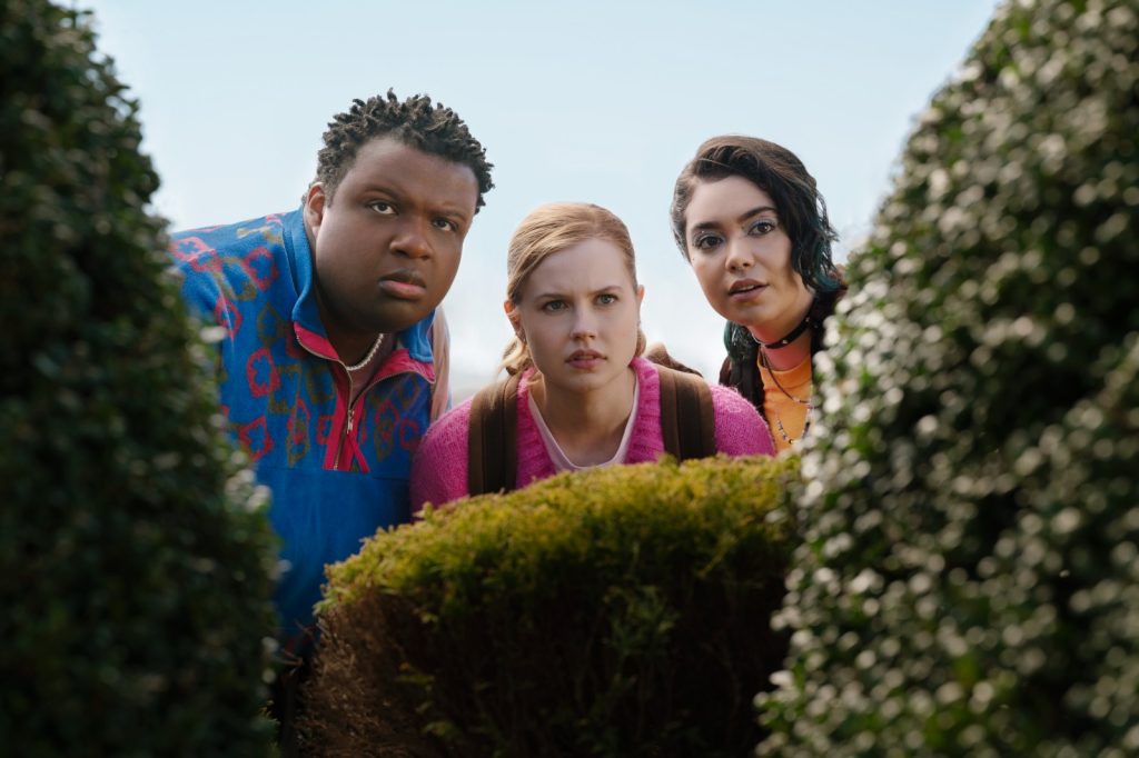 Mean Girls (2024) 3 Damian (Jaquel Spivey) and Janis (Auliʻi Cravalho) show transfer student Cady Herron (Angourie Rice) the ropes at her clique-filled new high school.