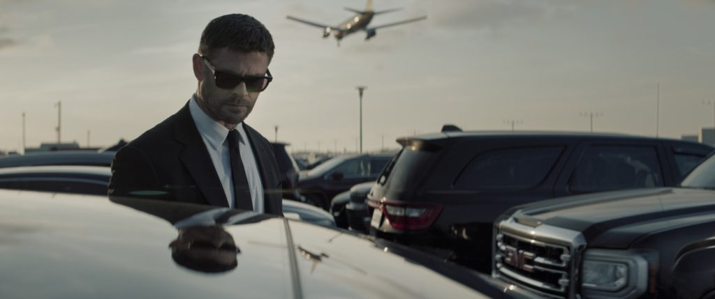 Chris Hemsworth plays gentleman thief Mike Davis in Bart Layton's "Crime 101."