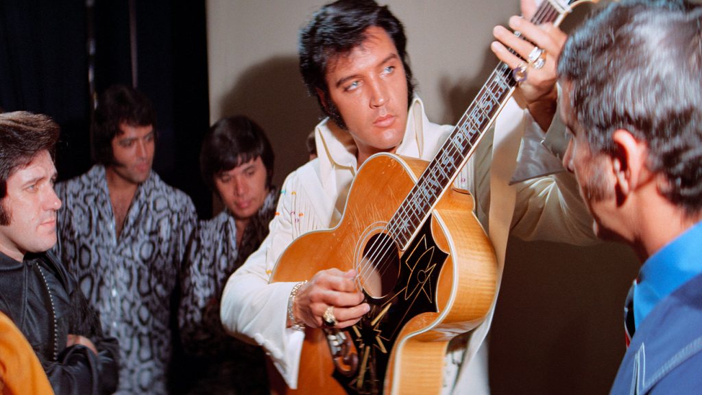 epic elvispresleyinconcert 01